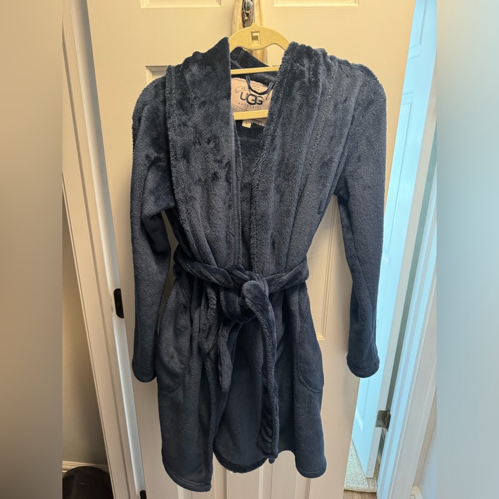 Navy UGG Robe, extremely soft material and perfect condition